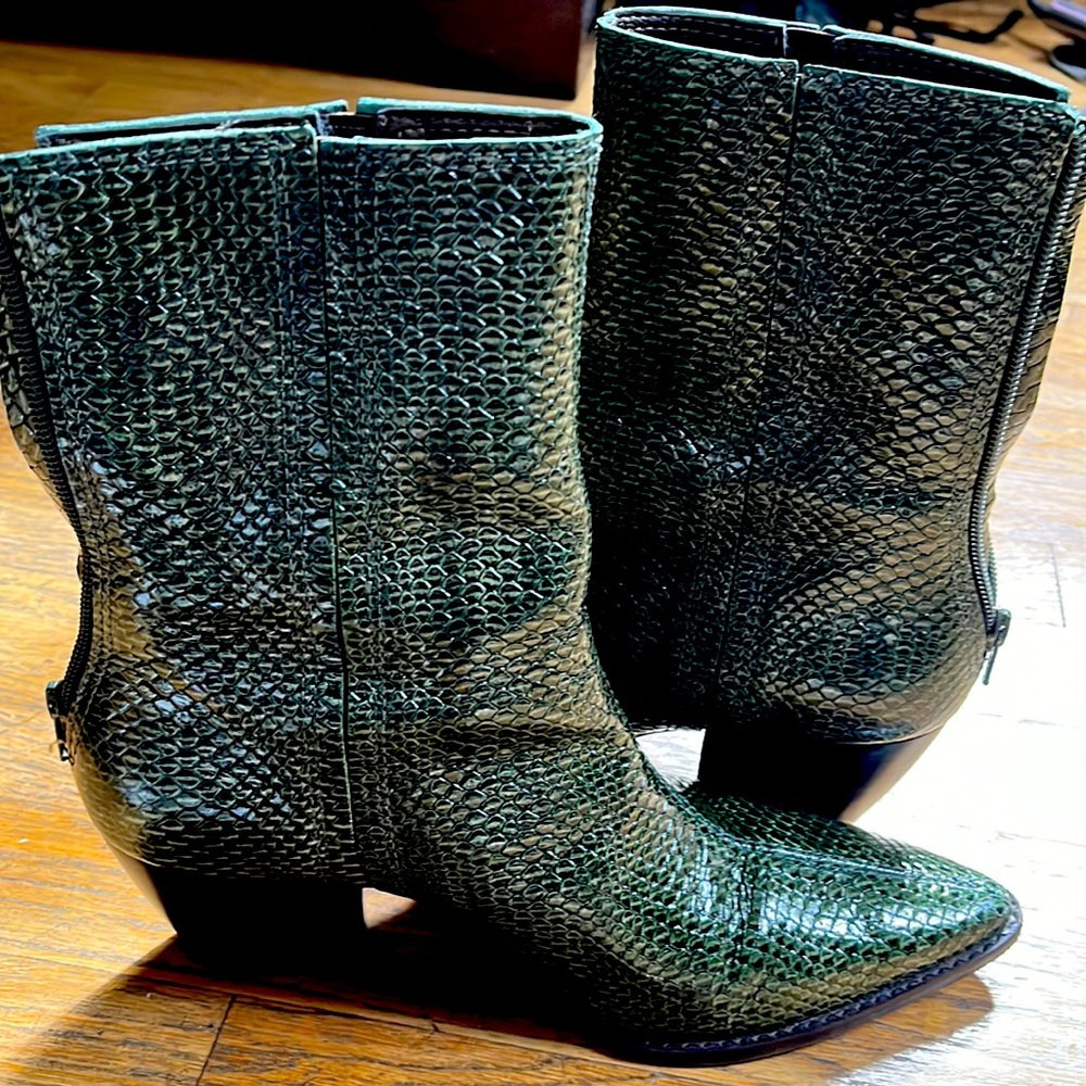 Green woven embossed leather ankle boots in very good condition.